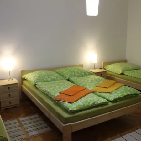 Revfalu Apartman *