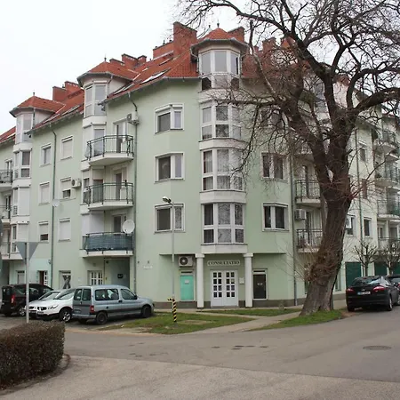 Апартаменты Revfalu Apartman